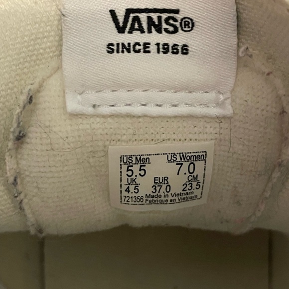 SK8-Hi Tapered Vans Women’s size 7 purple with box Like New. - Picture 4 of 4